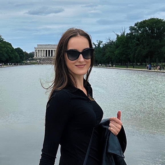 Meet your Posher, Diana - Picture 1 of 1